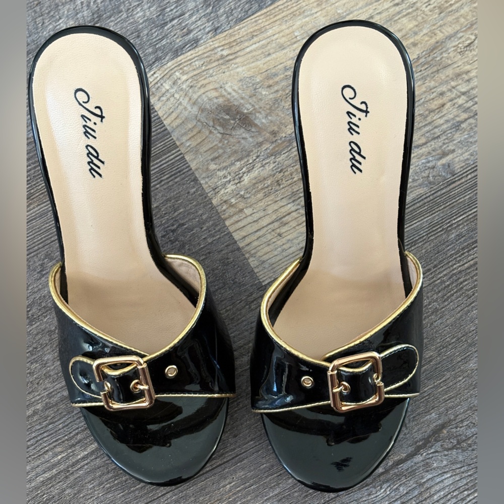 NWOB- Jiu Du Women's Platform Stiletto Open Toe Slip On With Buckle, black/gold